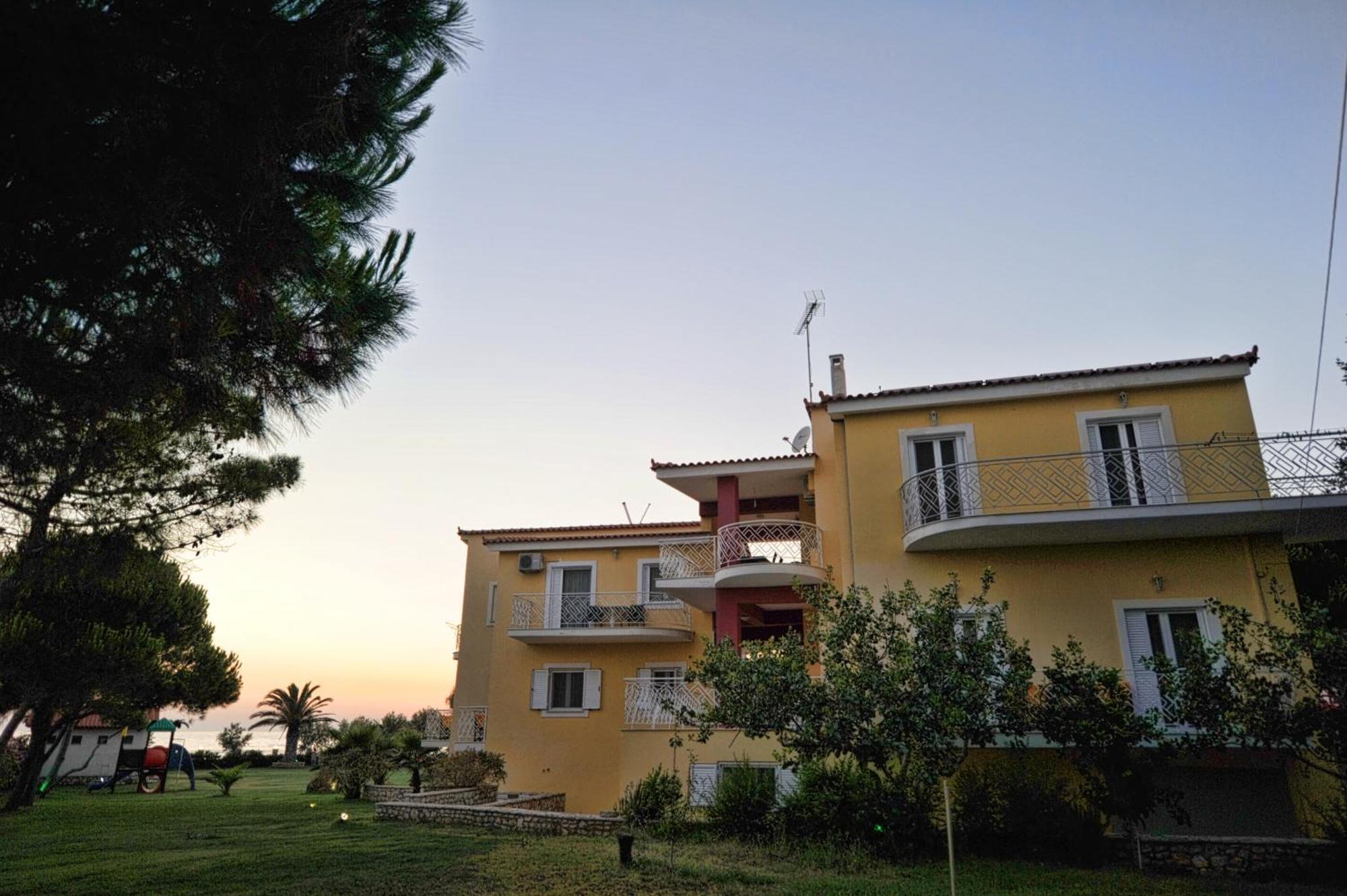 Irida Beach Resort Suites Kyparissia Ngoại thất bức ảnh